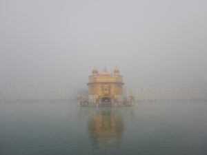 インド　アムリトサル　黄金寺院