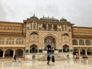 インド　ジャイプール　アンベール城　雨季